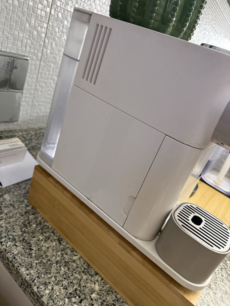 Maquina cafe nespresso Lattissima White