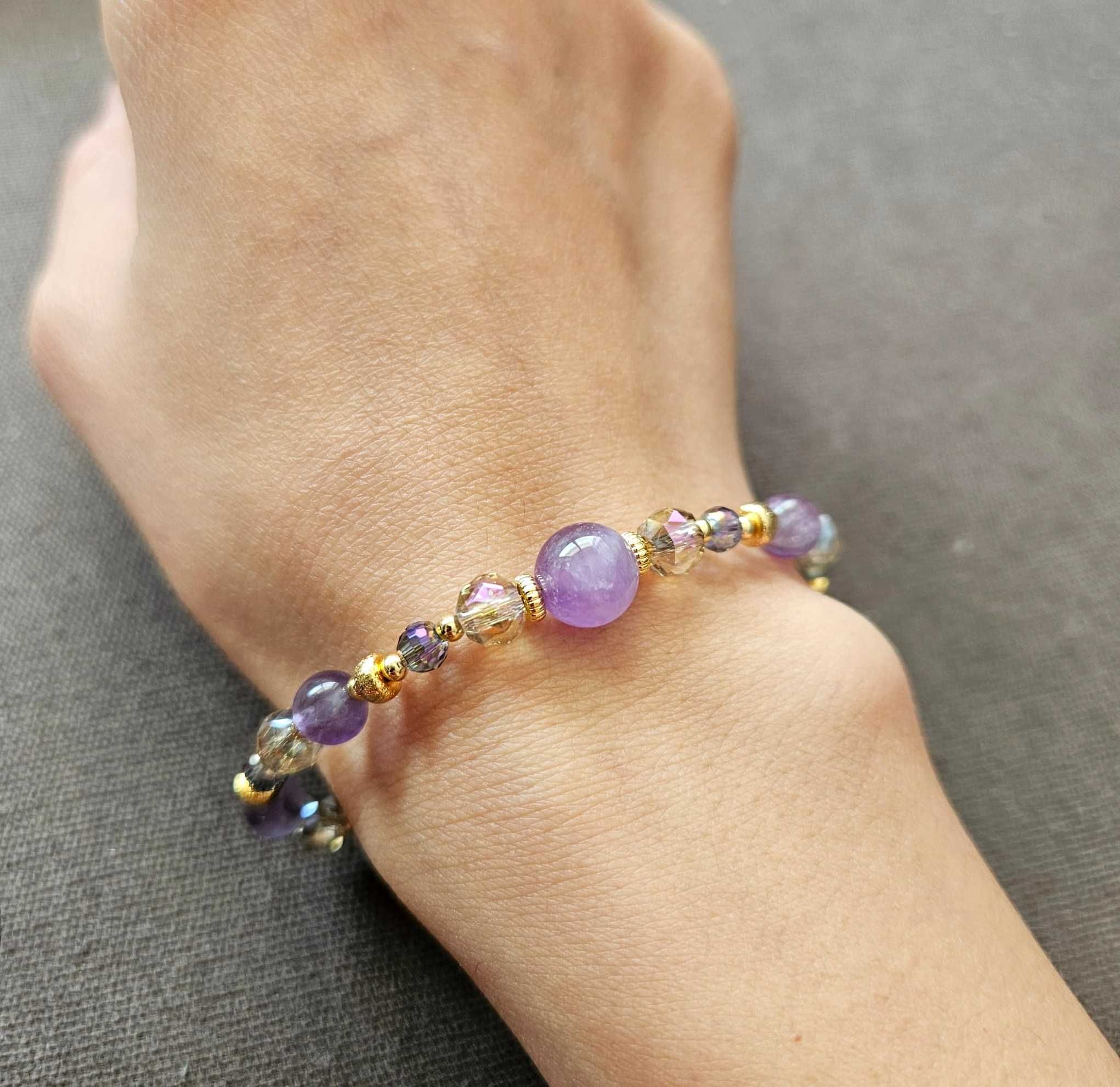 Pulseira de ametista natural e grãos de cristal austríaco