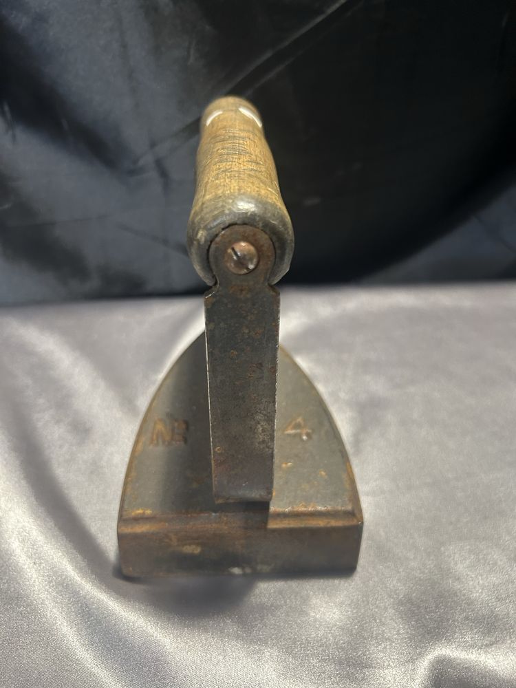 Żeliwne Żelazko Vintage 301/24