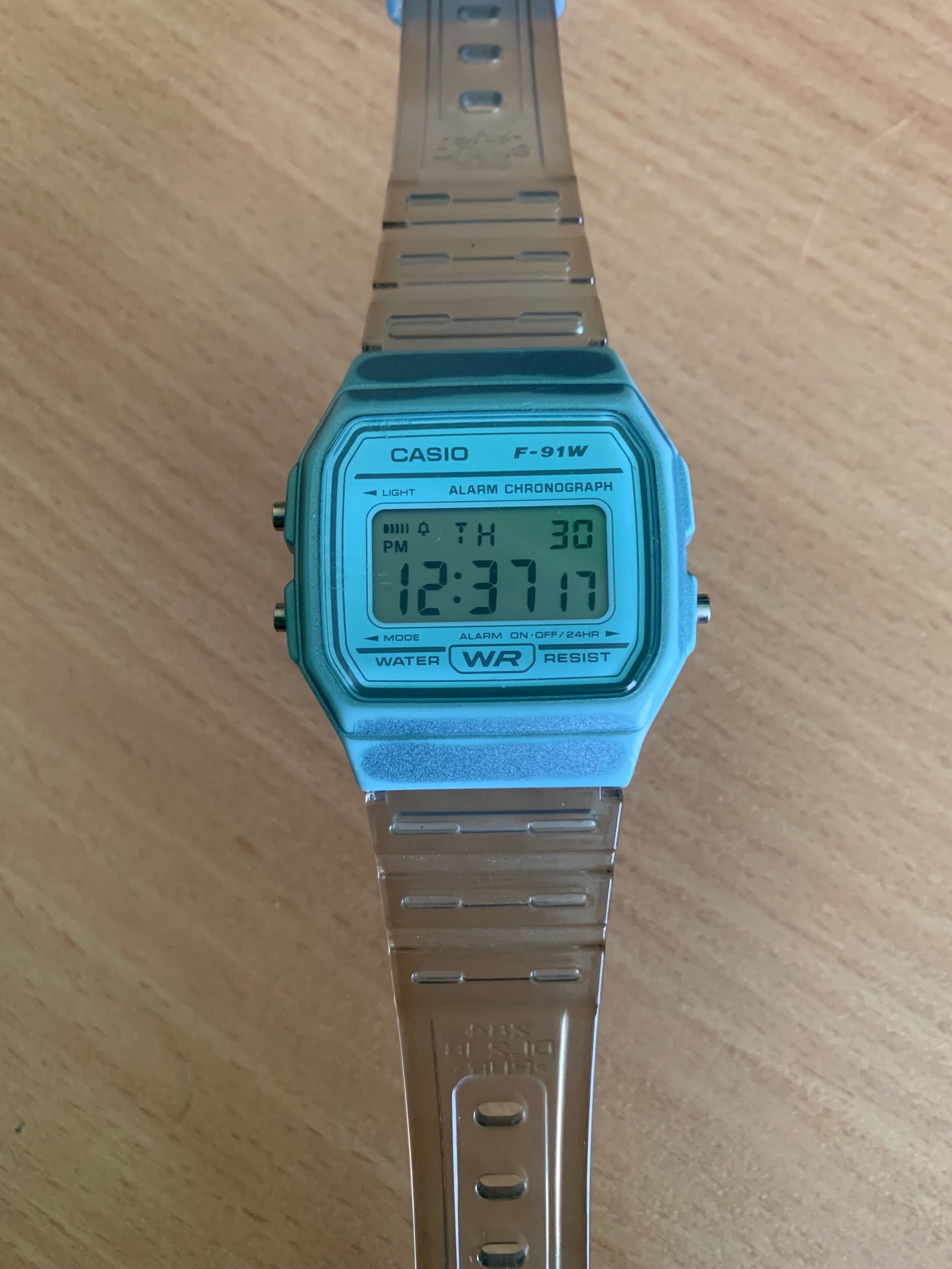 Продам часи Casio F91w