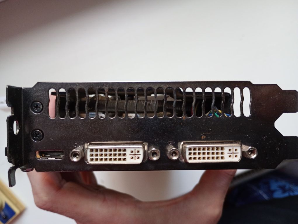 Видеокарта Asus Gtx560 ti 1Gb ddr5 VideoCU2; 2 DVI 1 Hdmi. На 2 монито