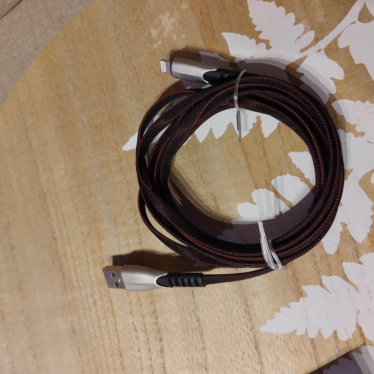 Kabel USB typu lightning 1, 5 m nowy