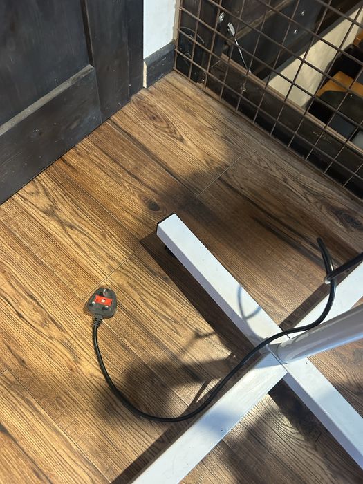 Lampa dla kosmetyczki z lupa