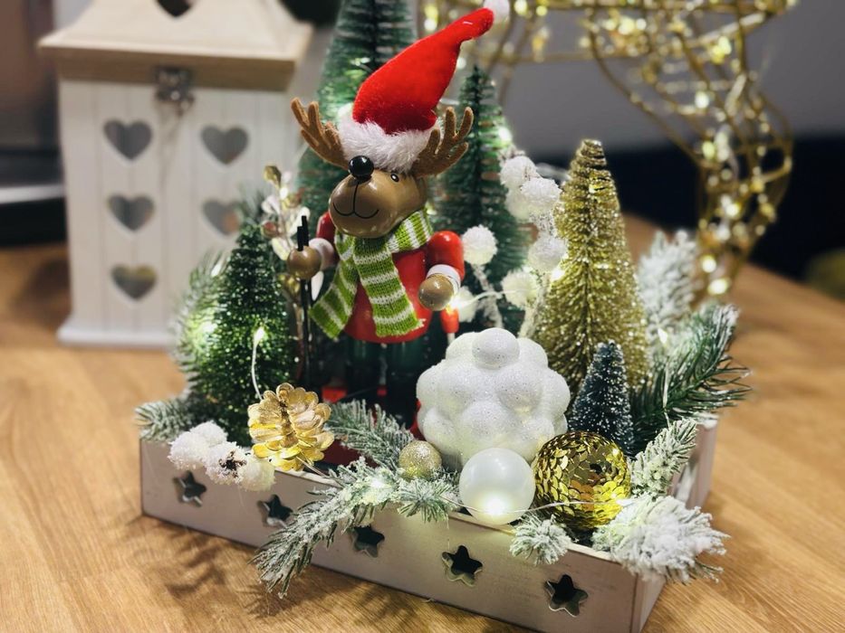 Uroczy stroik świąteczny sceneria ozdoba bożonarodzeniowa