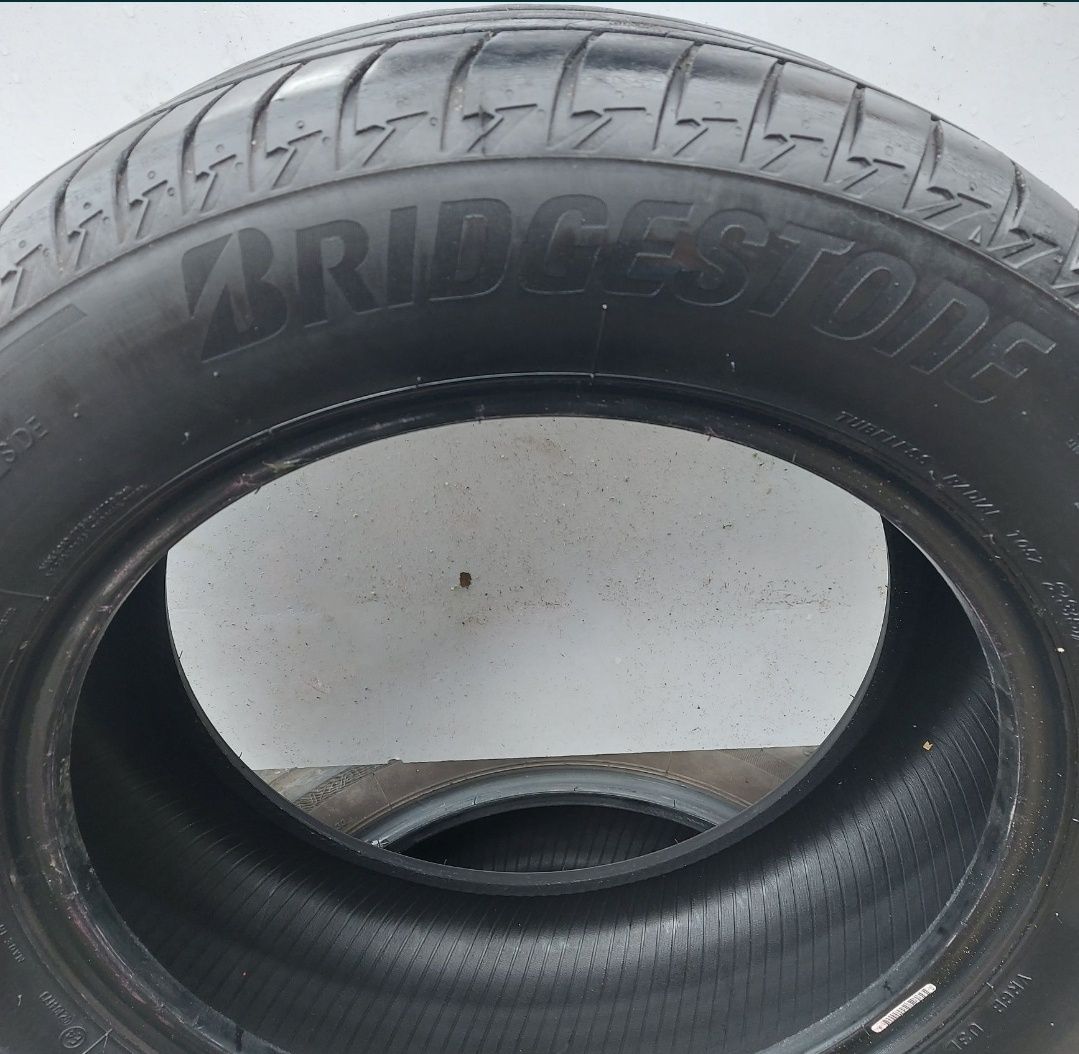 Opony 235/55R17 Bridgestone Turanza T005 bieżnik 5mm. Cena za 2szt.