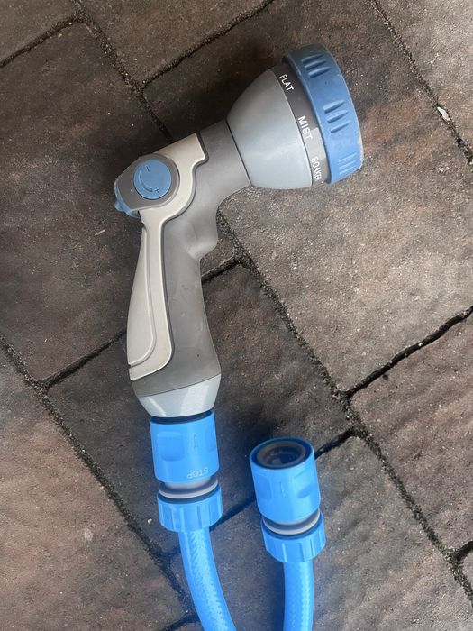 Automatycznie zwijany wąż ogorodowy