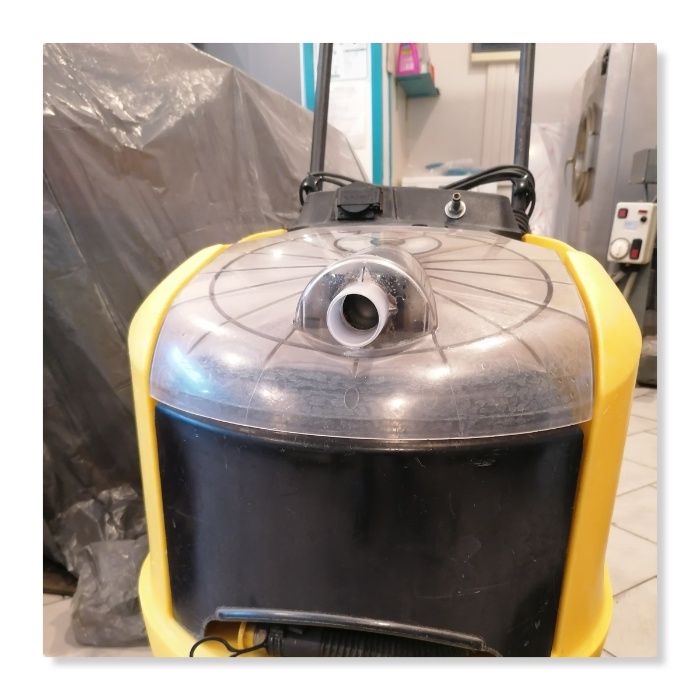 Karcher puzzi 400 E z podgrzewem płynu i szczotkarką