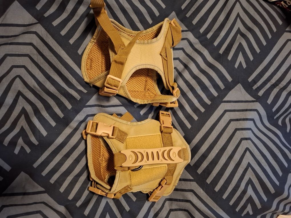 Peitorais para gato ou cão pequeno . 10€ cada um