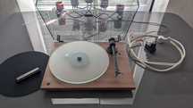 Програвач вінілових платівок Pro-Ject T1 Phono SB Walnut