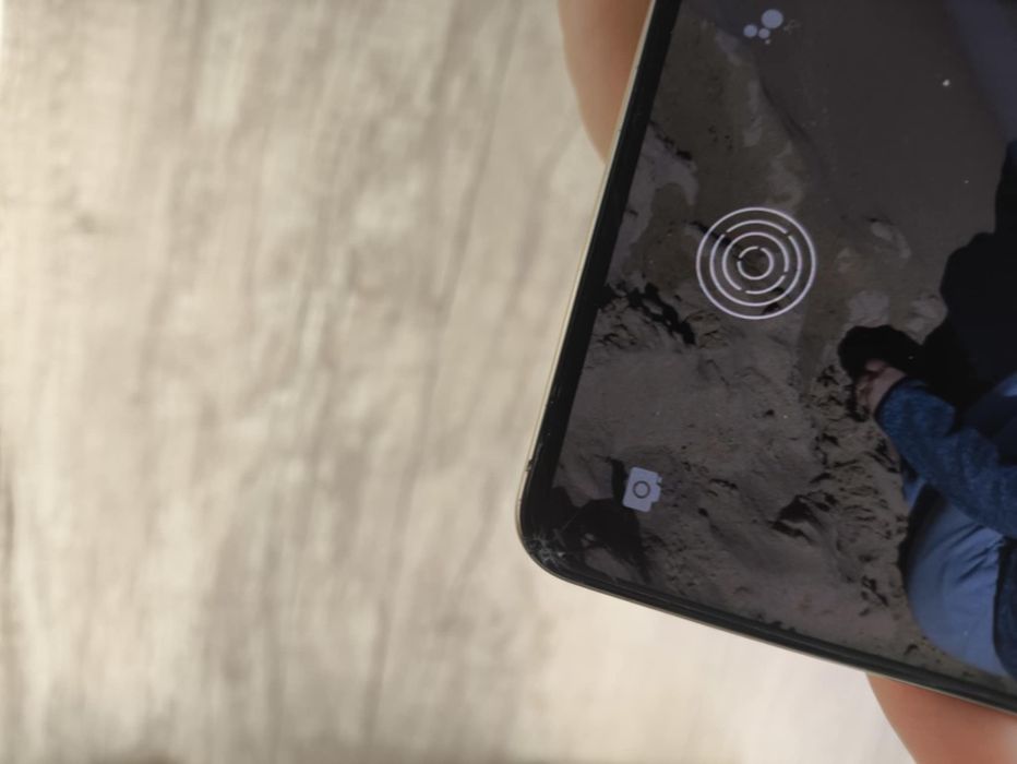 Telefon Realme 12 pro + 512GB złoty/beżowy, nadpęknieta szybka