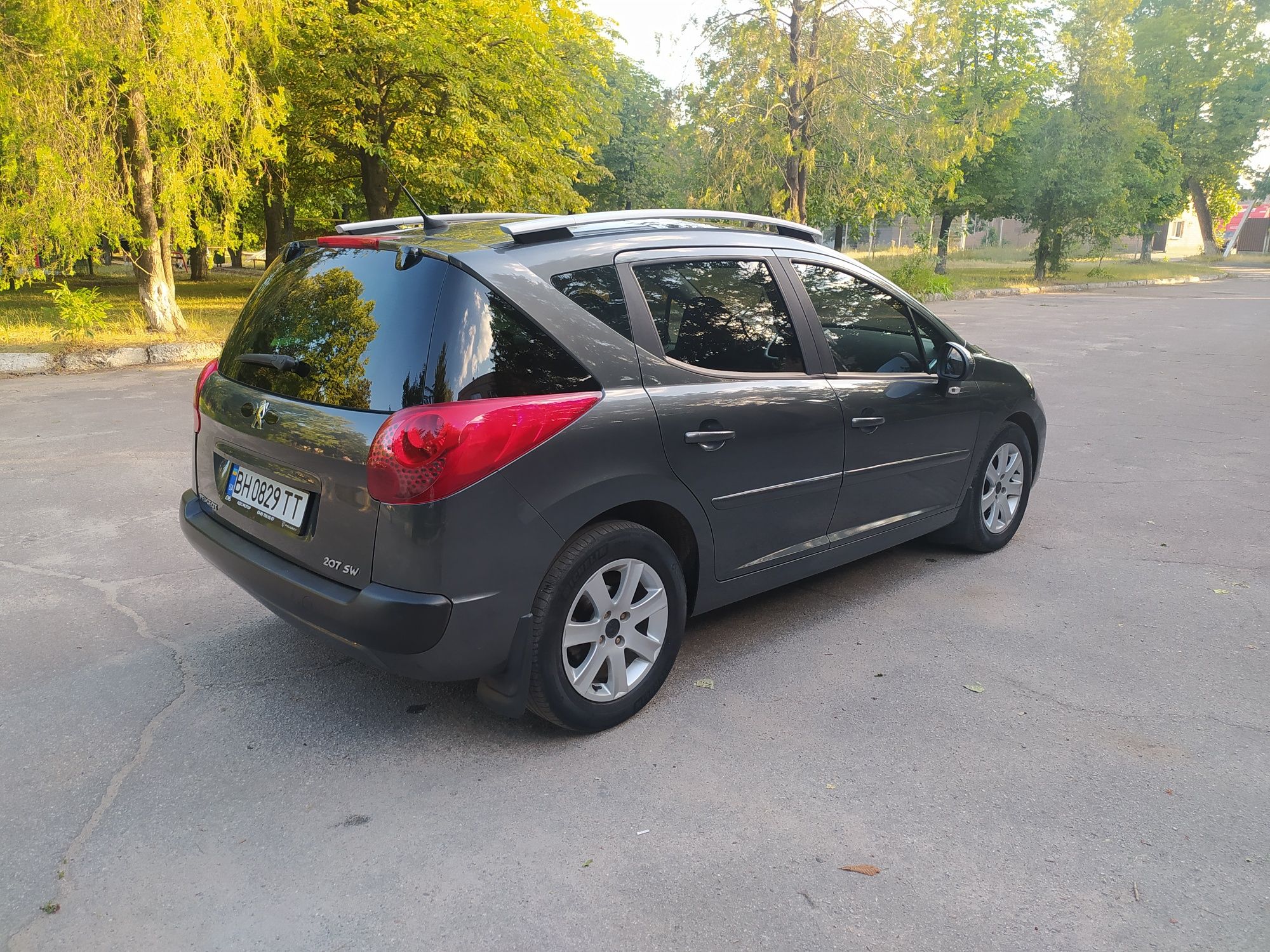 Продам Peugeot 207 sw 1.6 бензин