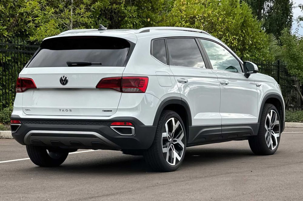 Volkswagen Taos      2022
