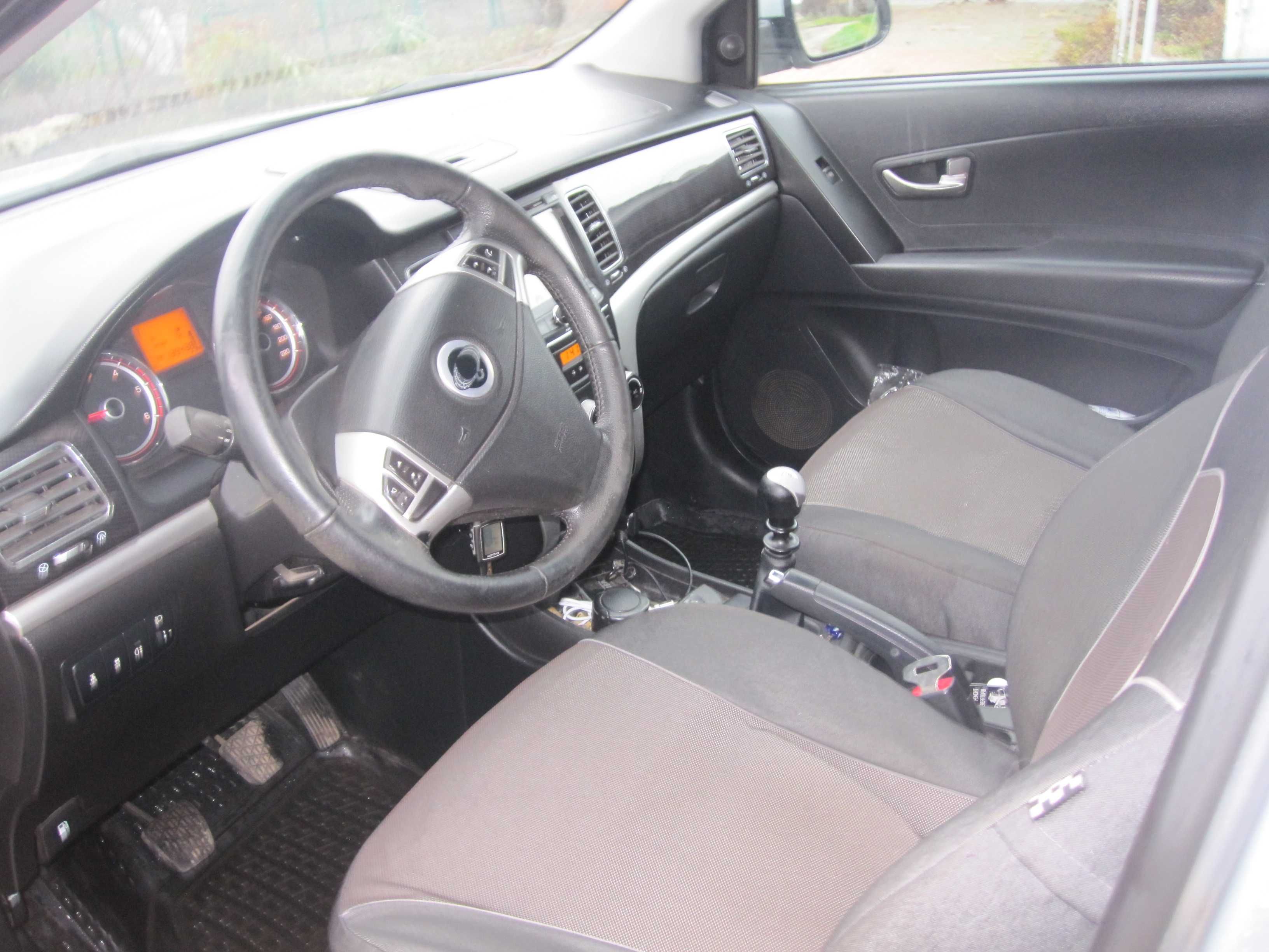 Ssang Yong Korando 2.0Di MT STD-1  (4WD) 2012
