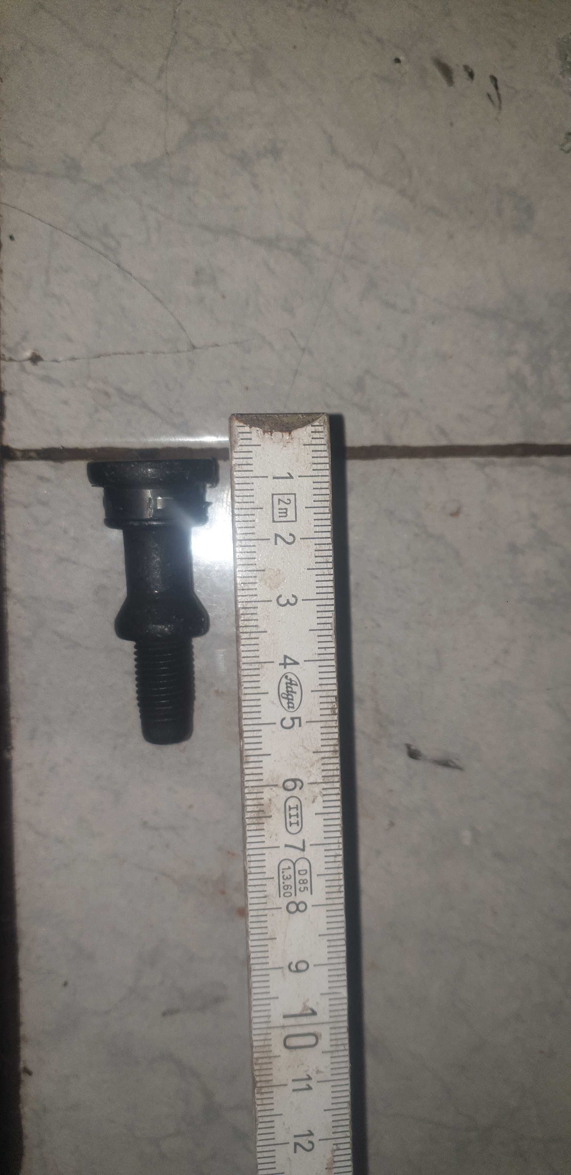 Oryginalne śruby POKRYWY ZAWORÓW
