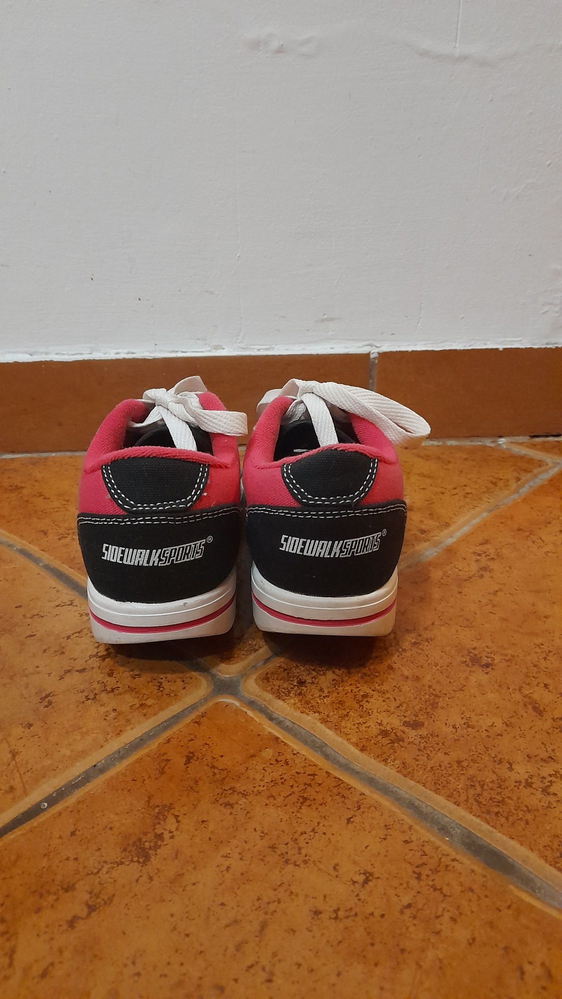 Butorolki,trampki,buty jeżdzące Sidewalksports 32,buty z kółkiem