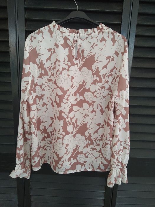 Blusa com padrão floral e folhos, romântica e elegante- Tam. XXL- Nova