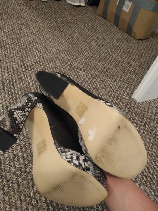 Босоніжки туфлі 38 розмір нові зміїний принт