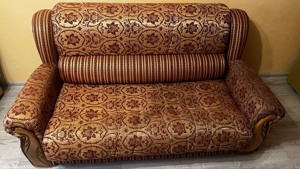 Продам диван в хорошем состоянии.