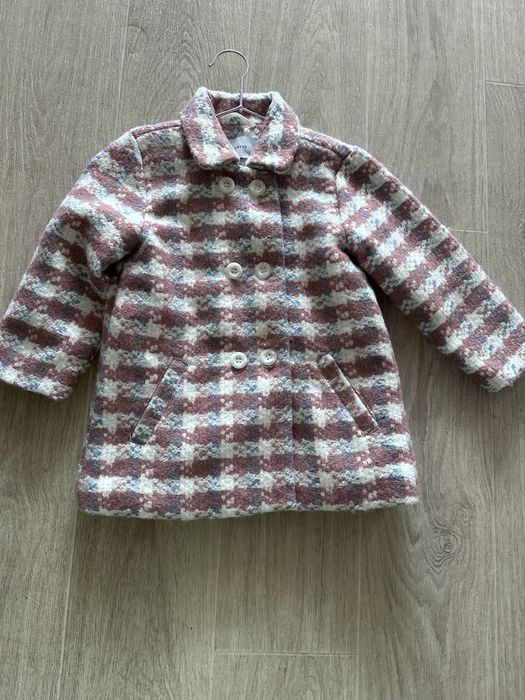 Продам новеньке пальто на дівчинку