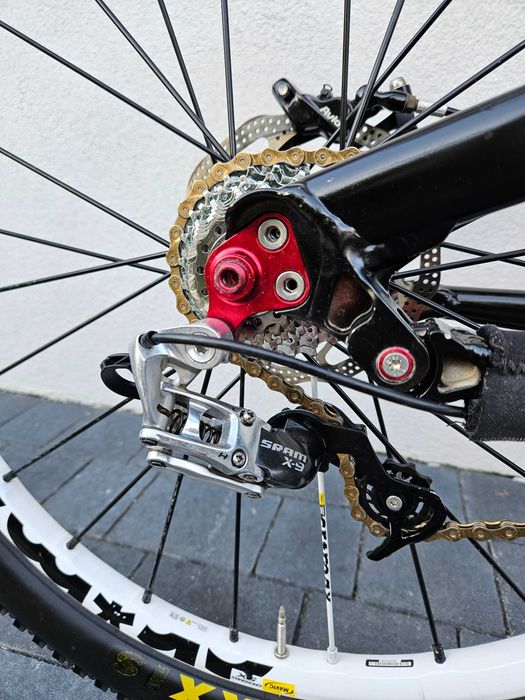 YT Play slope dirt BOS Saint X0