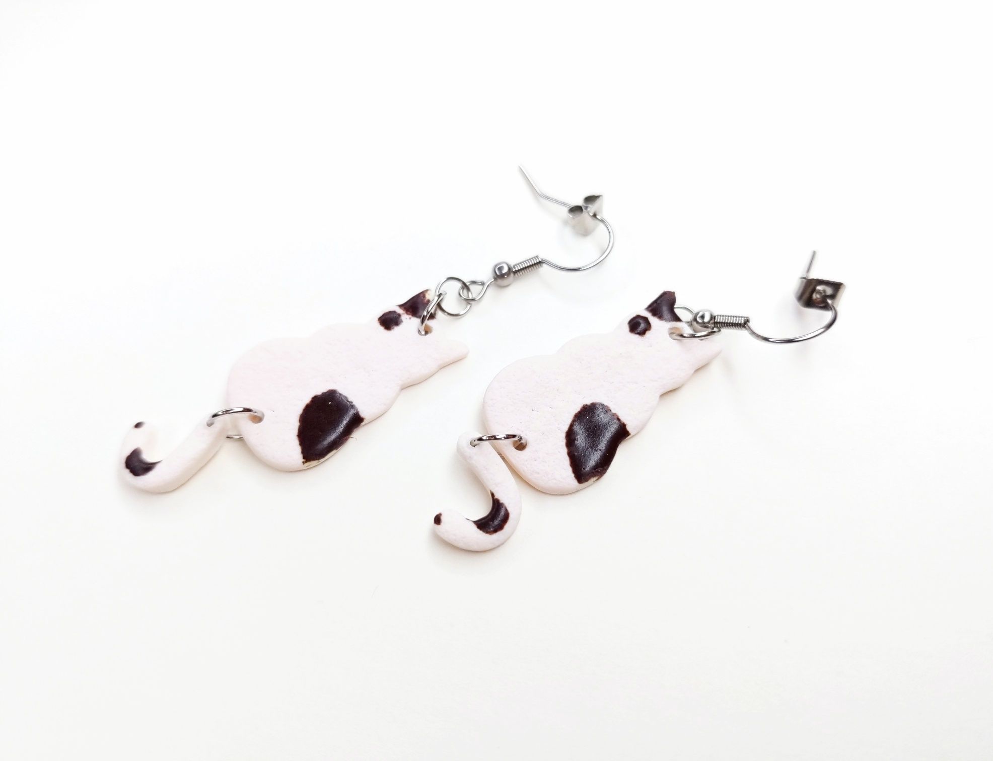 Kolczyki biało-brazowe koty handmade