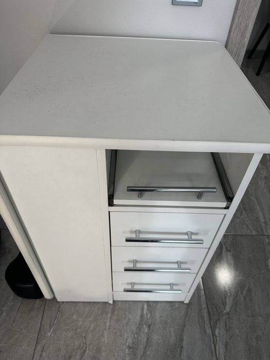 Стол маникбрный с вытяжкой