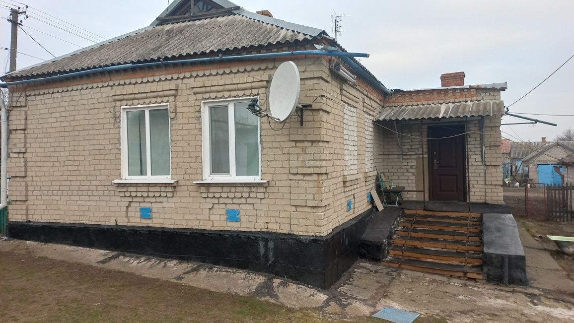 Гарний  будинок в центрі села