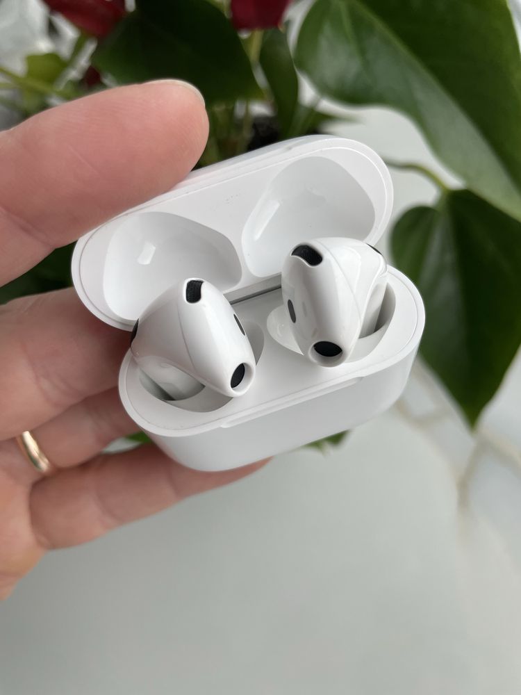 Apple AirPods 4 with Active Noise Cancellation (MXP93)