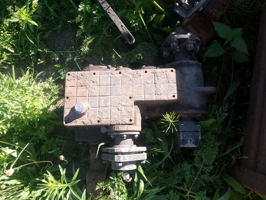 Редуктора сільхоз машин в наявності декілька штук