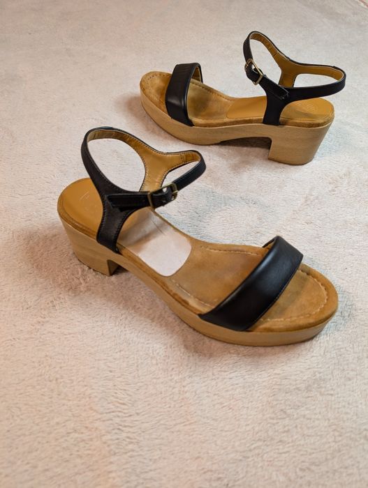 Босоніжки Unisa 38р. 24.5см натуральна шкіра