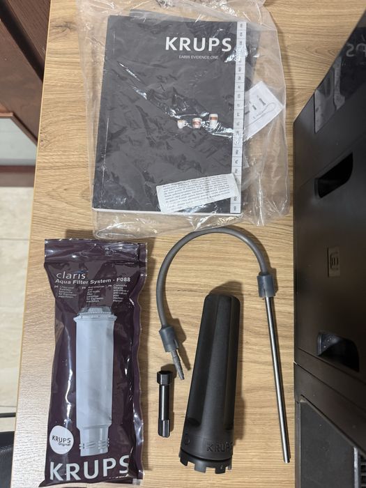 Ekspres ciśnieniowy automatyczny do kawy Krups Evidence One EA895