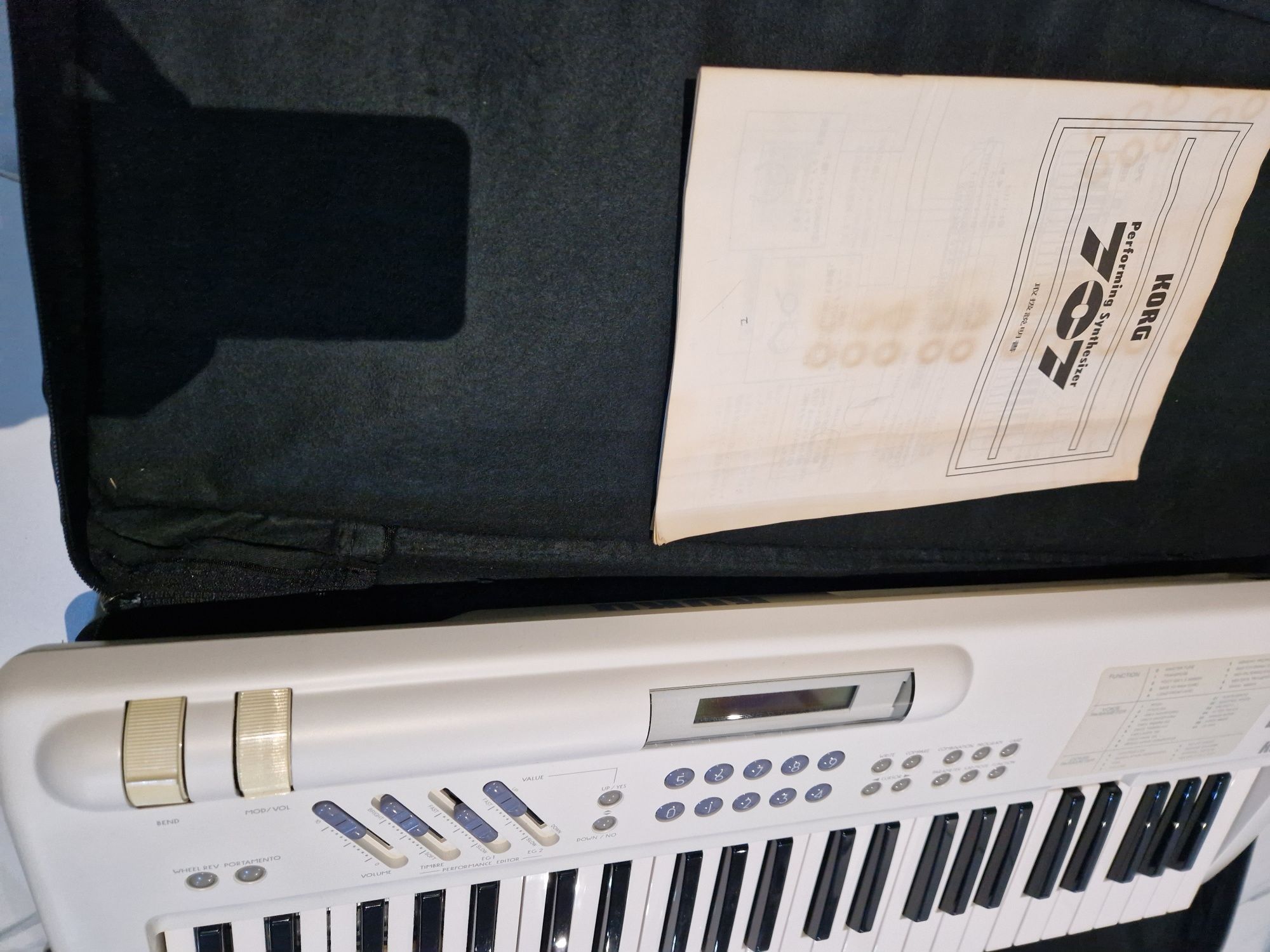 Syntezator KORG 707 FM