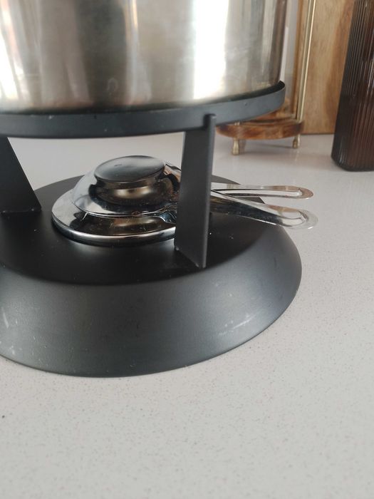 Fondue com utensílios