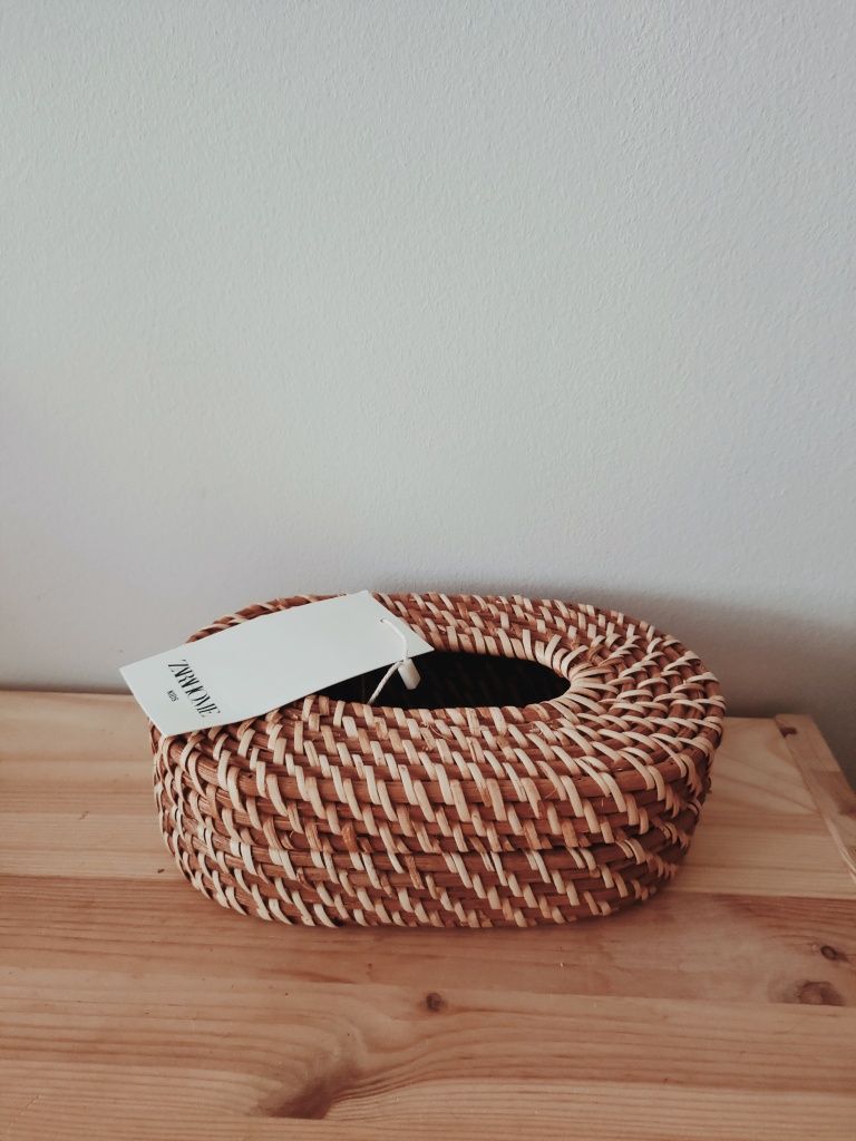 rattanowy pojemnik na chusteczki Zara home