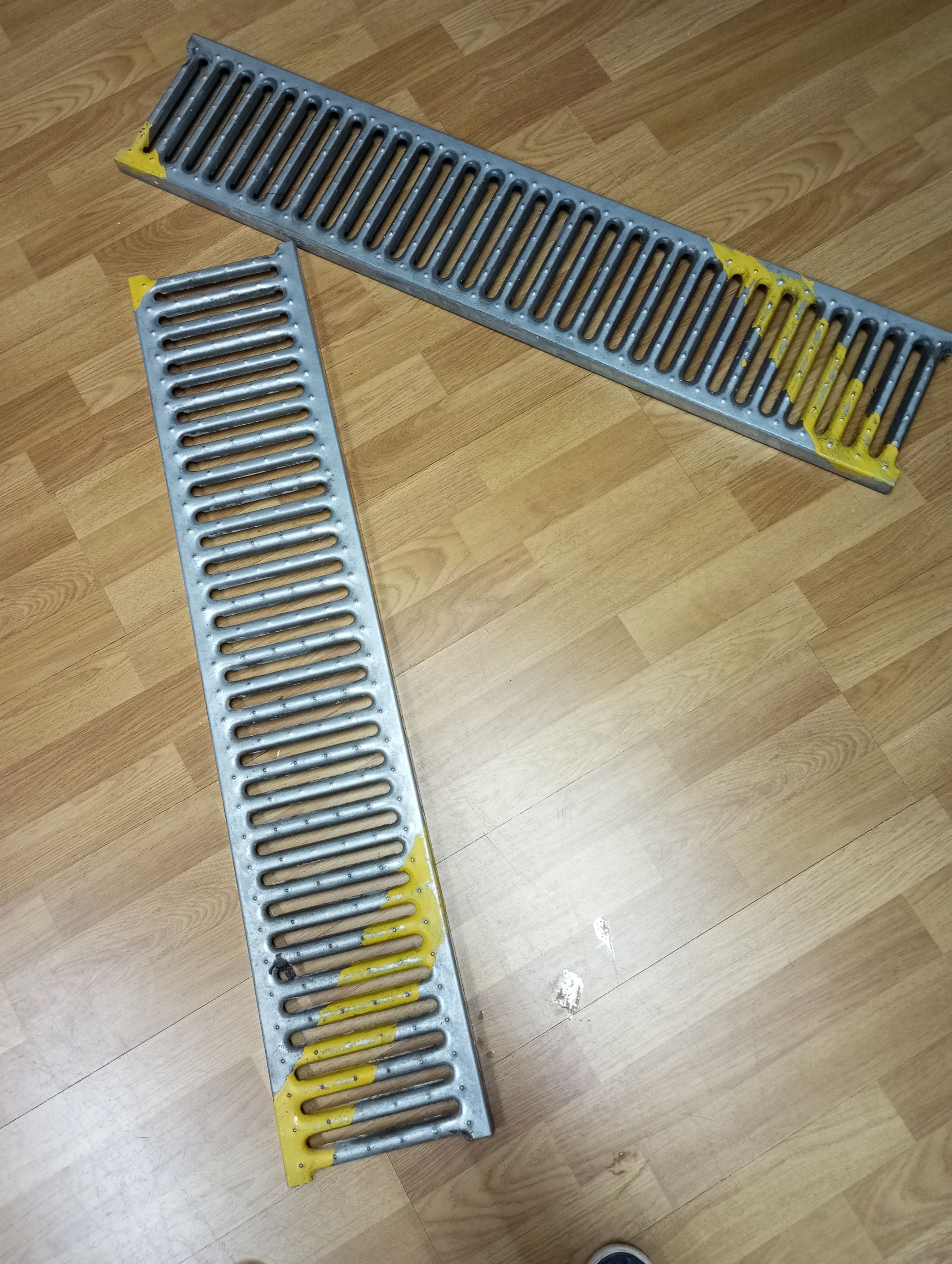 Vendo Grelhas Galvanizadas de Aço A 15