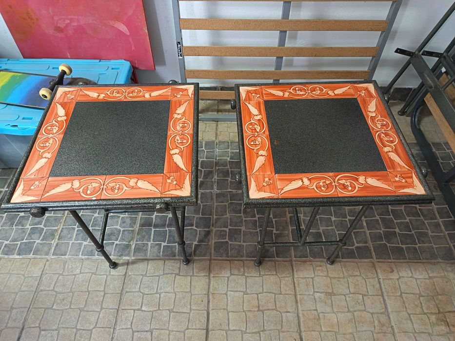 Cama de casal em ferro, c/ cabeceira em vime, c/ estrado e 2 cabeceira