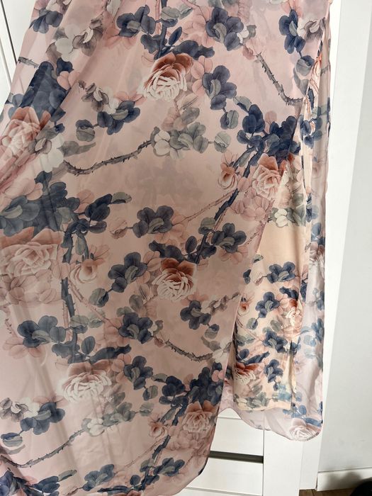 Рожева сукня в квіти