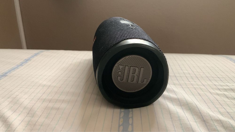 Coluna JBL charge 4