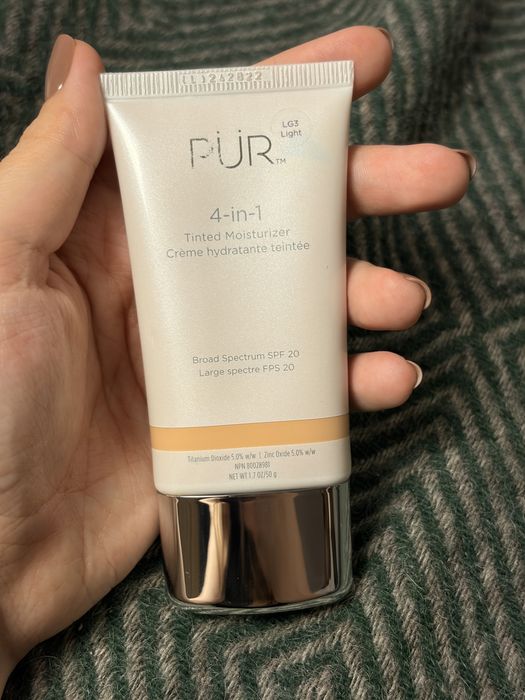 PÜR Lekki podkład mineralny z SPF 20 do makijażu