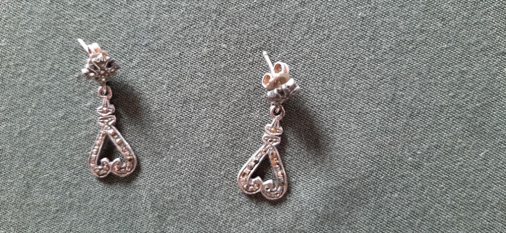 Prata, brincos, pulseiras, fios