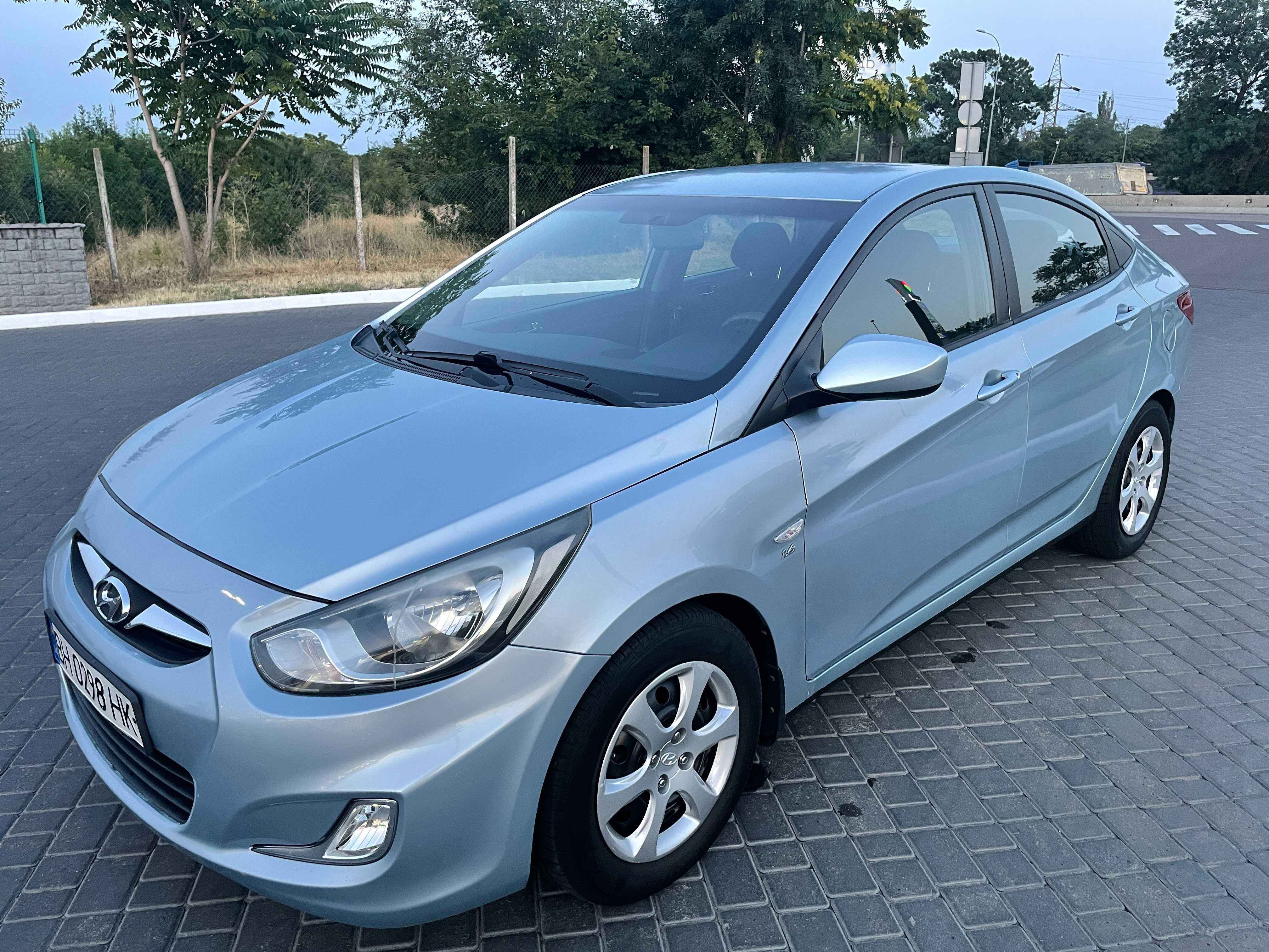 Hyundai Accent 2011 1.6 л