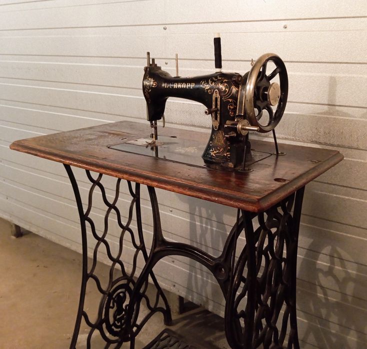 Retro maszyna do szycia – klasyka w doskonałym stanie!