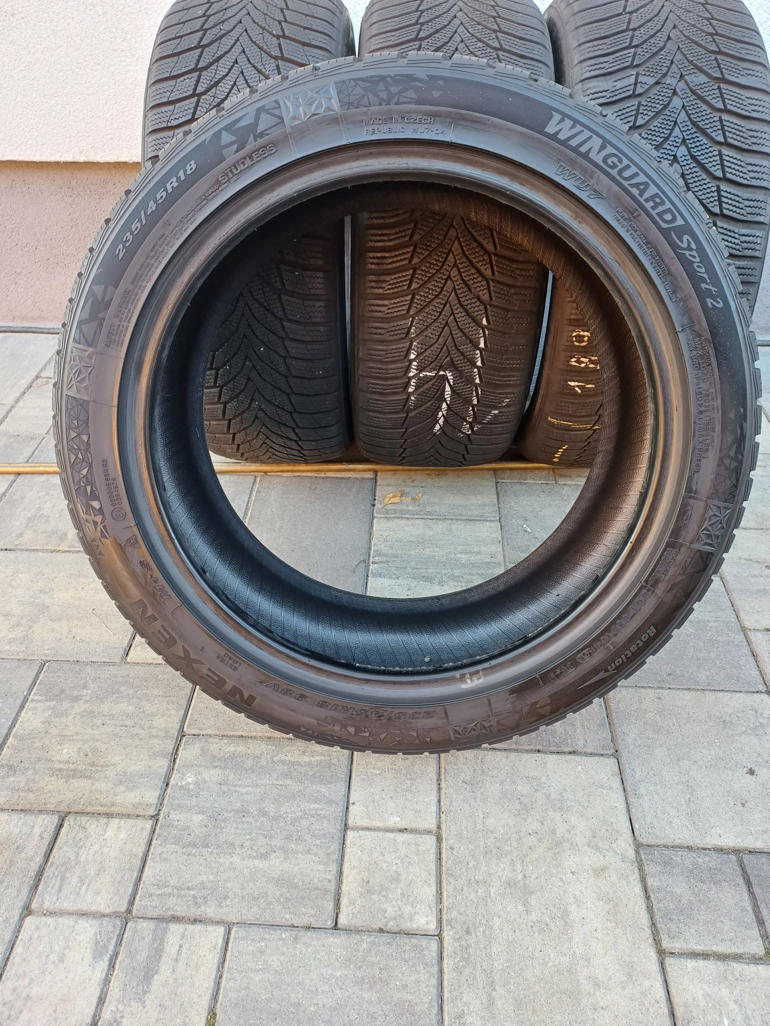 235/45R18 98V zimowe Nexen