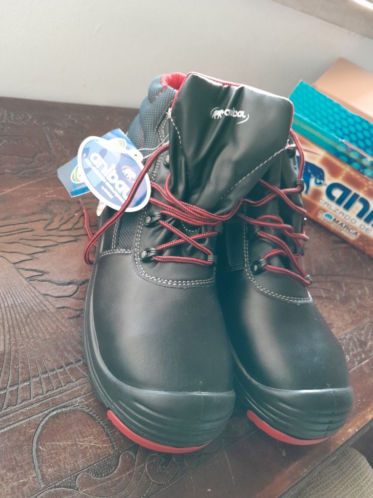 Vendo Bota Biqueira de Aço S3 SRC NOVAS