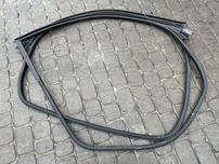 Uszczelka lewa drzwi bmw e46 coupe czarna karoseryjna