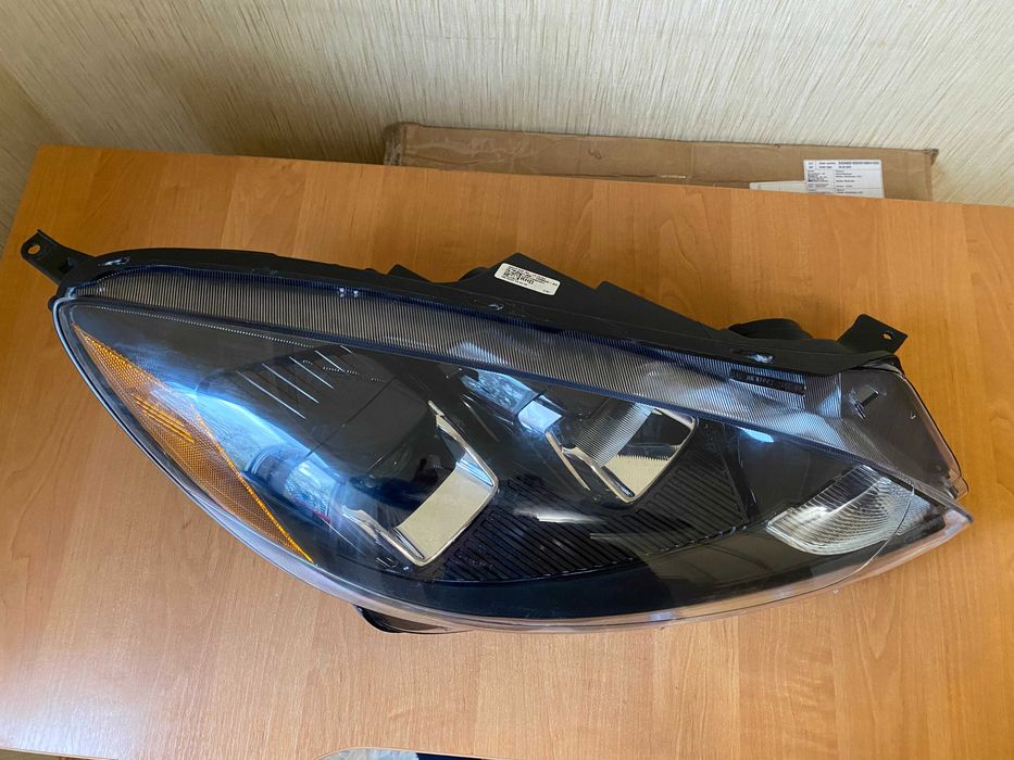 Фара передня права Ford Escape MK4 (2020-2022, США) галоген