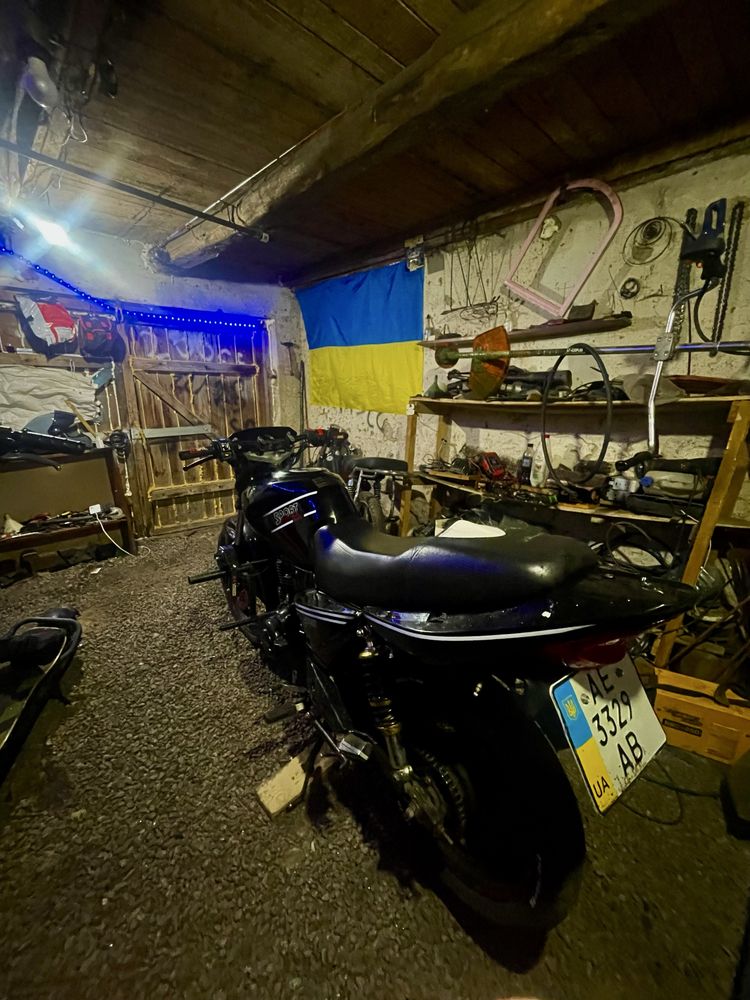 Продам мотоцикл 200 кубів
