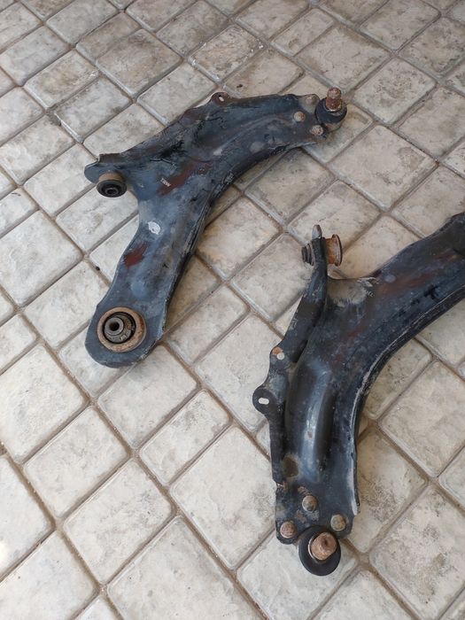 Нижние рычаги Рено Кенго 2