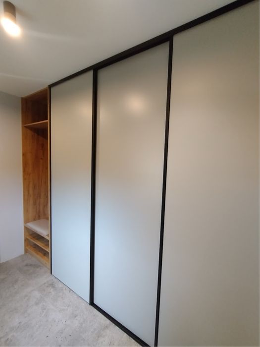 Szafa pod miarę - Stolarskie szafy