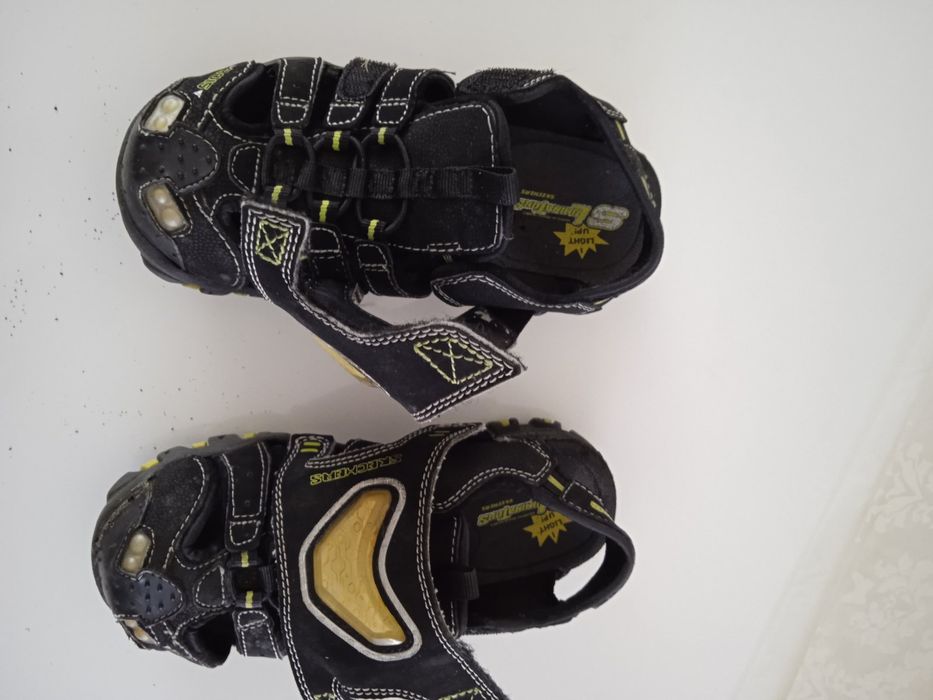 Продам сандалі Skechers на хлопчика.